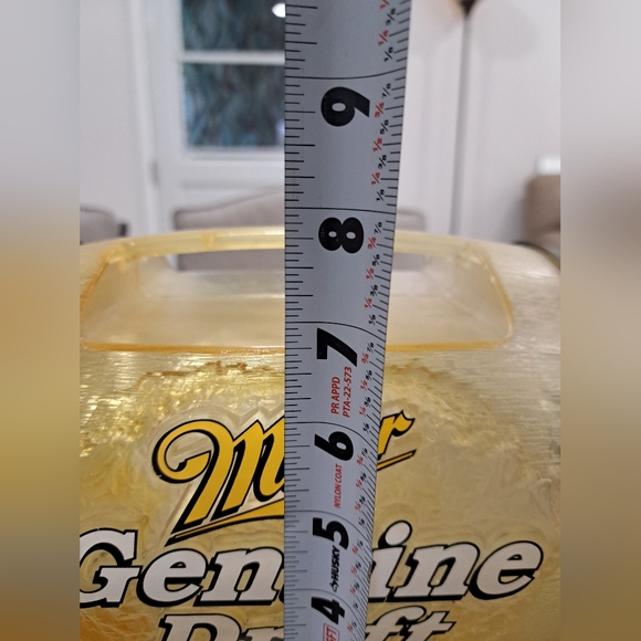 Miller Genuine Draft MGD 64oz Mini Beer Keg Barrel Man Cave Tavern Bar w/Tap - Picture 10 of 10